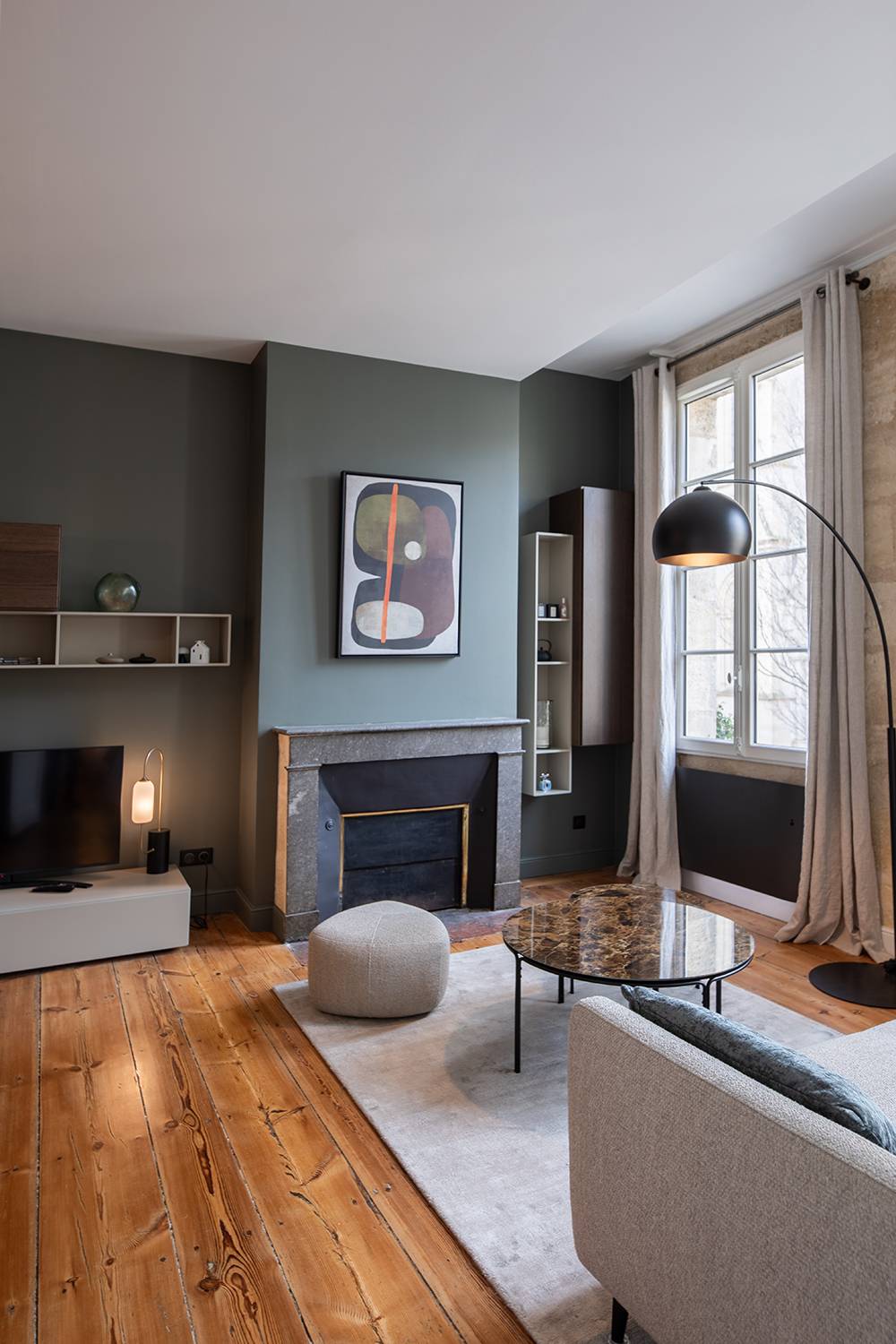 Lampadaire dans un appartement rénover au Chartrons 