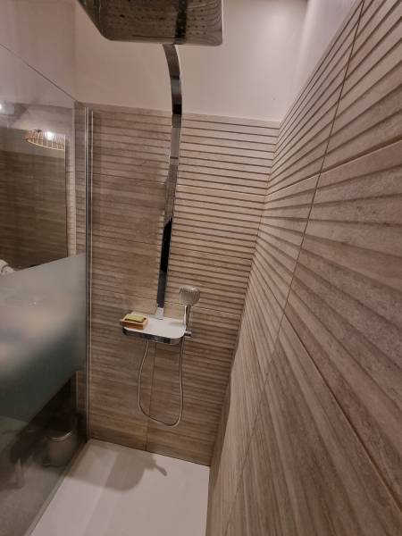 Colonne de douche et robinetterie intégrée à Parempuyre en Gironde